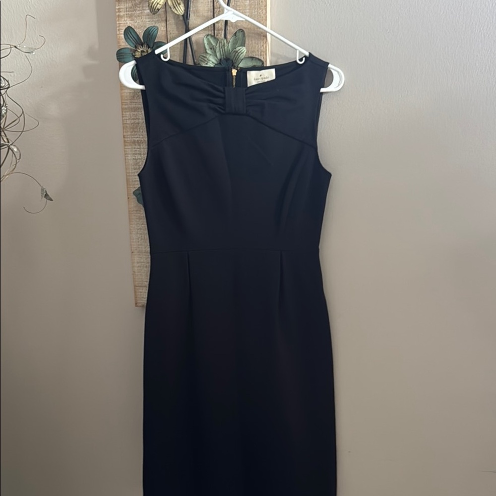 Kate Spade New York sleeveless dress size 4 pre owned ribbon detail on front